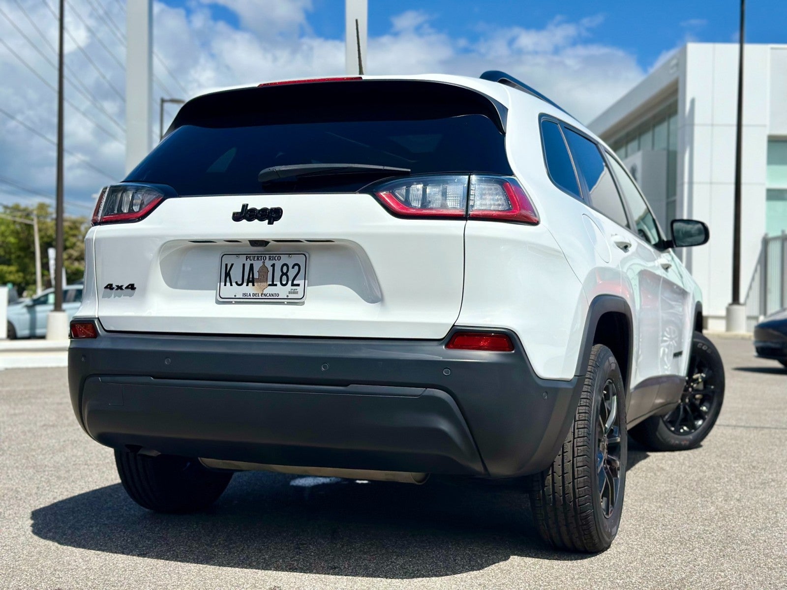 2023 Jeep Cherokee Altitude Lux
