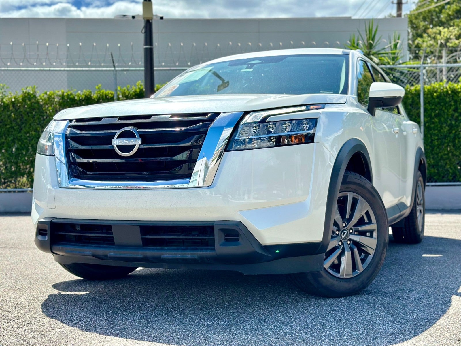 2022 Nissan Pathfinder SV